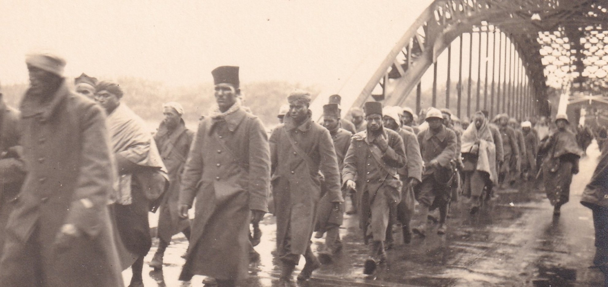 Franse koloniale troepen  op weg naar Frontstalags, gavangenkampen voor koloniale troepen van de geallieerden aan de grens met Duitsland in voornamelijk Frankrijk en België. (Foto: Christiaan 't Hart, Memorial 40-45 Kapelle)