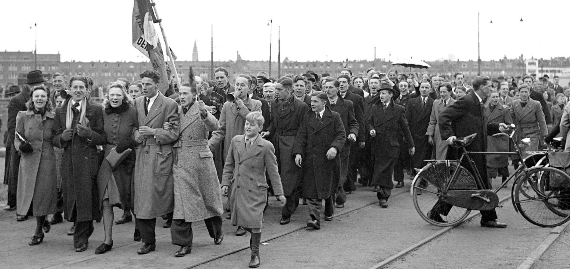 Supporters van ADO na het behalen van de afdelingstitel in 1941.