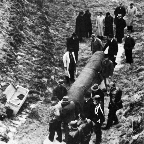 De Nachtwacht wordt opgerold vervoerd vanuit een tijdelijk depot in Noord-Holland naar de nieuw gebouwde bomvrije bergplaats in de duinen bij Heemskerk, november 1940.