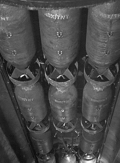 Bommen in de laadruimte van een bommenwerper