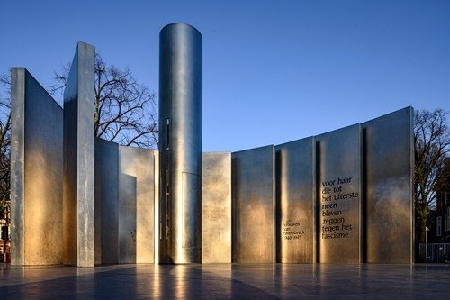 Het monument Vrouwen van Ravensbrück op het Amsterdamse Museumplein, ter nagedachtenis aan de vrouwen in het concentratiekamp.